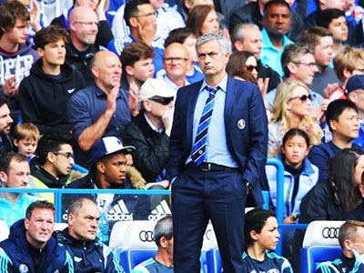 Jose Mourinho "đá đểu" Pep Guardiola trong ngày Chelsea đăng quang Premier League
