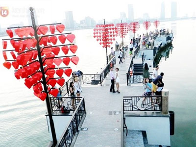 Ngắm “cầu tình yêu” lãng mạn như trong phim Hàn ở Đà Nẵng