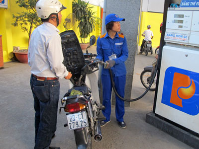 Trước giờ tăng giá xăng, giảm thuế mạnh vẫn lỗ 2000 đồng