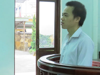Dùng vật nhọn đâm vùng kín phụ nữ: Tù 18 tháng