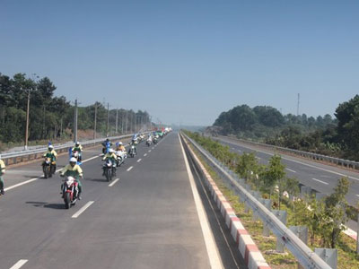 Đường cao tốc đắt đỏ vì dự án đặc thù!