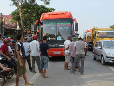 Lái xe đuổi đánh nhau, QL 1A ùn tắc kéo dài