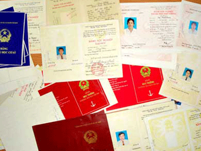 Phó bí thư và Phó Chủ tịch HĐND phường cùng xài bằng giả