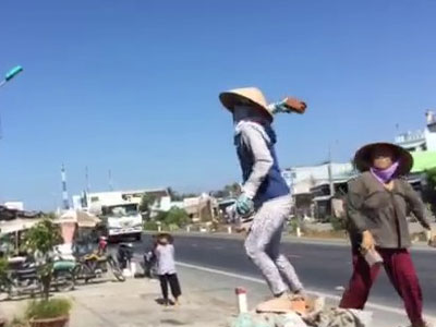 Bắt 1 bị can gần 50 lần đập phá nhà hàng xóm