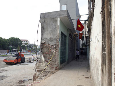 Chùm ảnh: Những căn nhà bé như… trạm ATM giữa Thủ đô