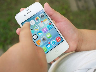 iPhone 4S chính hãng giảm giá sâu, còn 4,9 triệu đồng