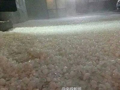 Kinh ngạc: Mưa đá to bằng quả trứng tại Trung Quốc