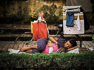 Trang Hạ khiến dân mạng rơi lệ với bài thơ cũ "Mẹ chỉ cần có con ở bên"
