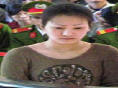 "Bà trùm" xinh đẹp đất Cảng lạnh lùng thiêu sống bạn