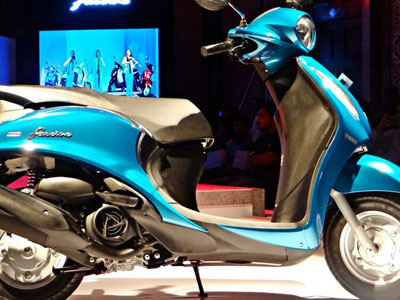 Cận cảnh xe ga giá 820 USD vừa ra mắt