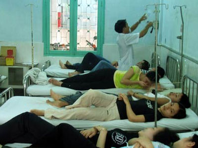 Gần 100 công nhân Hà Nội nhập viện nghi ngộ độc thực phẩm