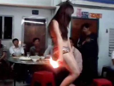 Quậy tưng ở… đám ma