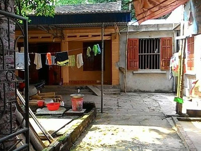 Bố đẻ dùng dao truy sát tận cùng con gái 4 tuổi