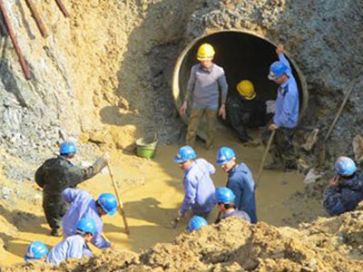 Khởi tố 2 nguyên GĐ của Vinaconex: Đường ống nước sông Đà có hết vỡ?