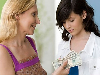 Con dâu khốn đốn vì bị mẹ chồng quản lý ngân sách