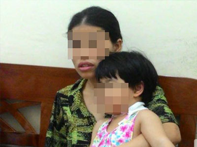 Đuổi vợ về để "bắt ma" trước khi cầm dao tấn công con 4 tuổi