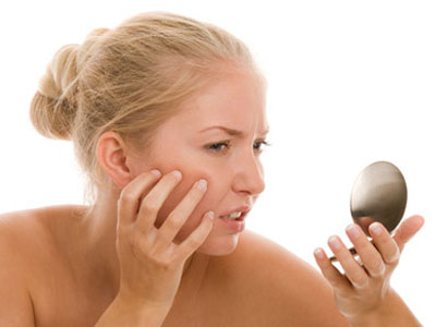 KHUYẾN CÁO: Căng da mặt có thể bị mù mắt