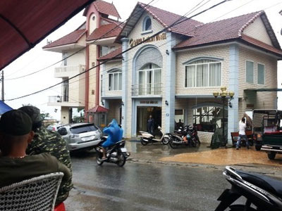 Sapa: Một vụ chiếm giữ khách sạn hy hữu, hàng chục khách nước ngoài bị đuổi
