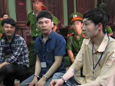 Dàn cảnh quan hệ bầy đàn, giết chủ tiệm vàng đồng tính