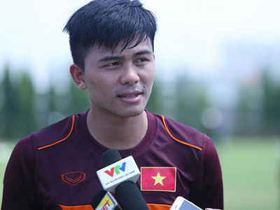 HLV Miura yêu cầu Mạnh Hùng và Công Phượng tập đá phạt riêng