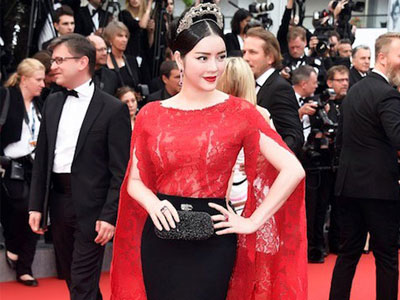 Lý Nhã Kỳ diện váy ren gợi cảm trên thảm đỏ Cannes