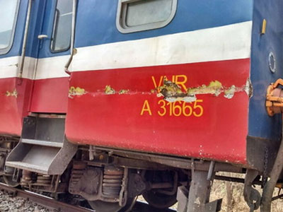 Xe ben đâm hông tàu hỏa, tài xế tử vong
