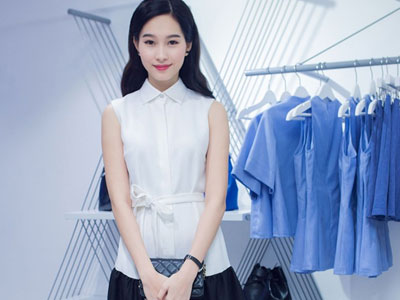 Đặng Thu Thảo diện mốt nữ sinh nổi bật giữa dàn mỹ nữ
