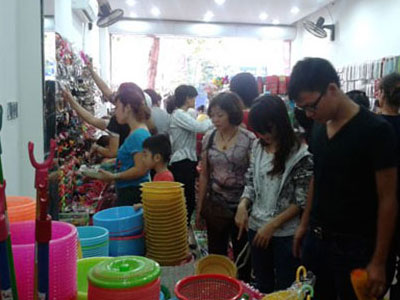 Cửa hàng giá 10.000 đồng ở Hà Nội rủ nhau đóng cửa