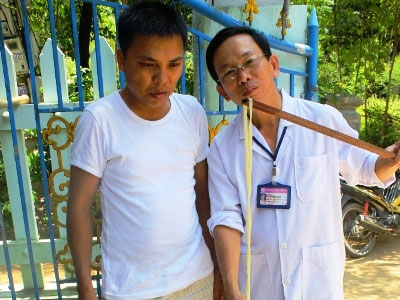 Rùng mình sán dài 12 mét "làm tổ" trong ruột người đàn ông