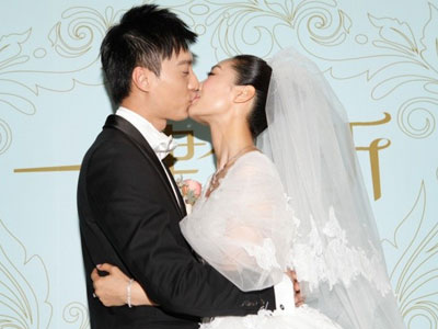 Sao nữ "Chân Hoàn truyện" hôn chồng đắm đuối trong ngày cưới