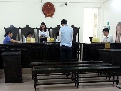 Cha đẻ lặn lội đưa "cháu của ông chú Viettel" đi hầu tòa