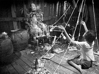 Sự thật về những trò bỏ bùa, chuốc ngải lan truyền trên mạng