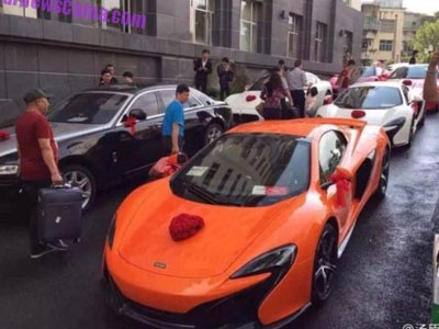 Dàn siêu xe rực rỡ sắc màu tham dự đám cưới tại Trung Quốc
