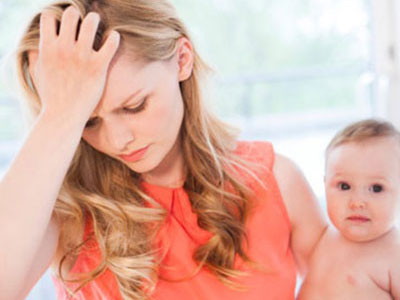 Khủng hoảng sau sinh vì bố mẹ chồng khắt khe, hờ hững