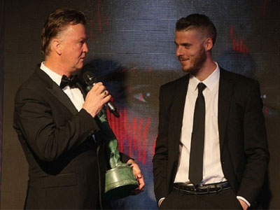 Van Gaal "cướp show" trong đêm Gala tổng kết giải của Man United