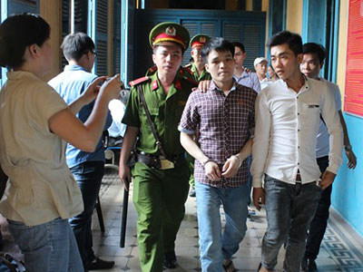 Giết người vì bị ngăn cản "tiểu đường"