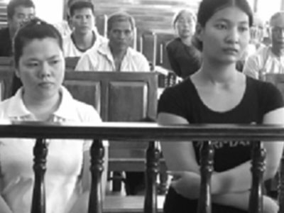 Muốn tự cứu mình, thiếu nữ hóa “mẹ mìn"