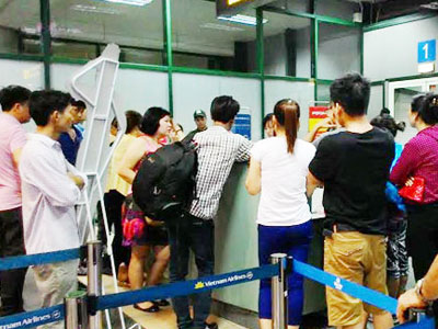 Vietjet Air trễ chuyến gần 6 tiếng không thông báo, khách hàng bức xúc
