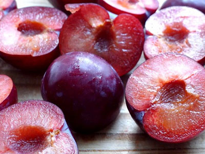 Ăn mận mùa hè và những điều bạn cần lưu ý