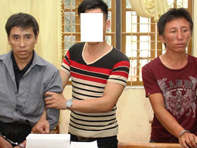 Bắt giữ hai anh em ruột vận chuyển 14 bánh heroin và 4.000 viên ma túy