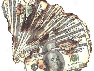 Bị khởi tố vì mua USD giả để…đốt xả xui