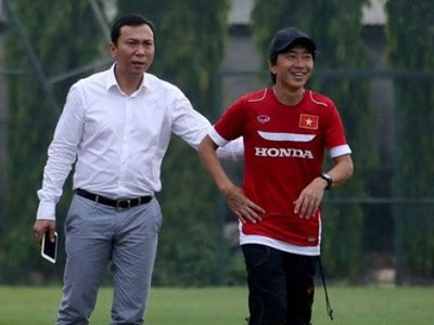 HLV Miura rạng rỡ đón “song sát” trở lại