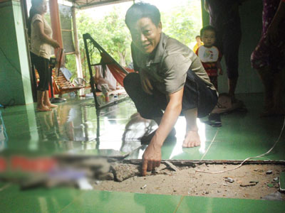 Hốt hoảng tháo chạy vì nền nhà tự động đội lên