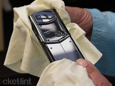 Bên trong xưởng sản xuất điện thoại Vertu