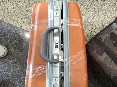 Hành khách VietJet Air bức xúc vì bị lục tung đồ, mất nhiều hành lí có giá trị trong vali