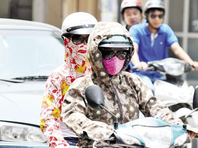 Ngày nắng trên 38 độ, đêm tố lốc nhiều nơi trên cả nước