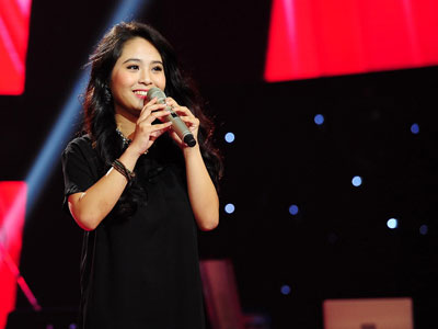 Clip The Voice: Kiều Anh hát "Rơi"