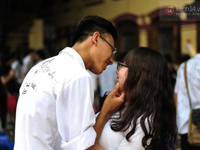 Nụ hôn tuổi học trò: Không nên so với thời “các cụ"
