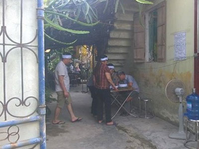 Ông lão 65 tuổi gọi “gái tay vịn” trước khi giết vợ dã man