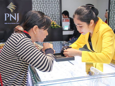 Vàng giảm, đôla có dấu hiệu đi lên
